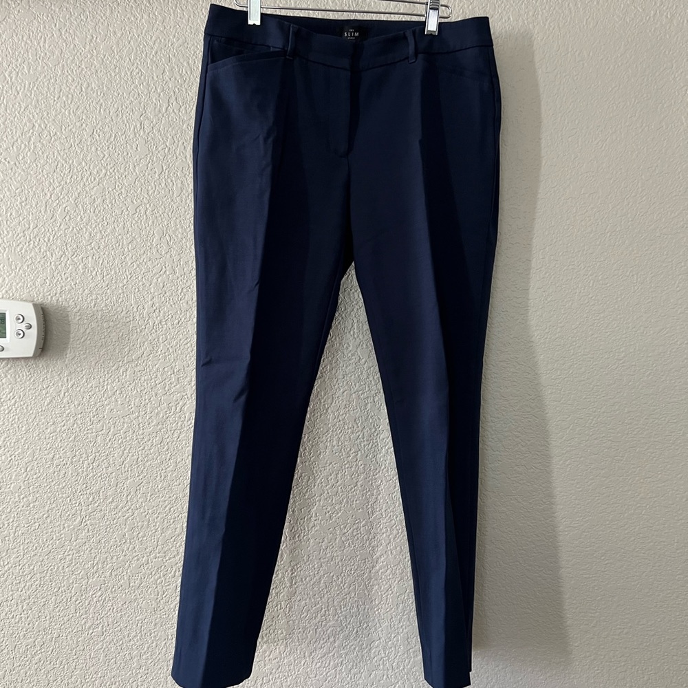 White House Black Market navy slim ankle size 6